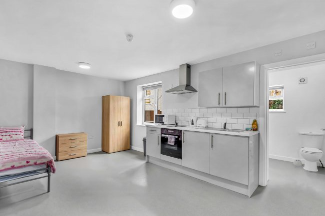 Alton House, 22 Sunrise Avenue, Hornchurch, Essex, RM12 4YS 7