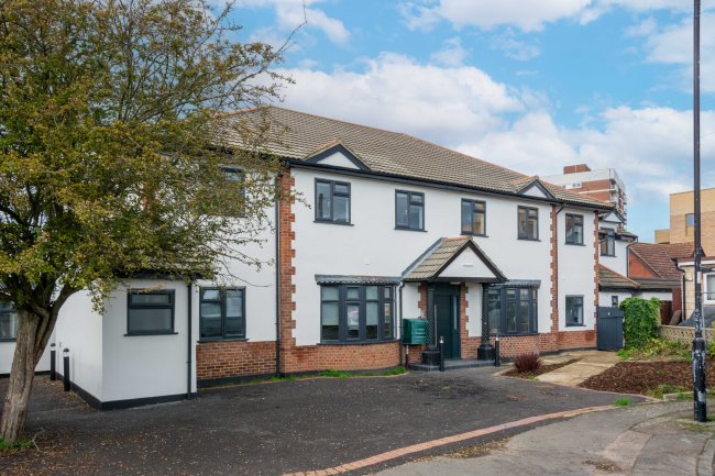 Alton House, 22 Sunrise Avenue, Hornchurch, Essex, RM12 4YS 7