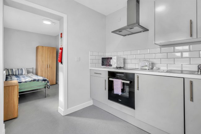 Alton House, 22 Sunrise Avenue, Hornchurch, Essex, RM12 4YS 7