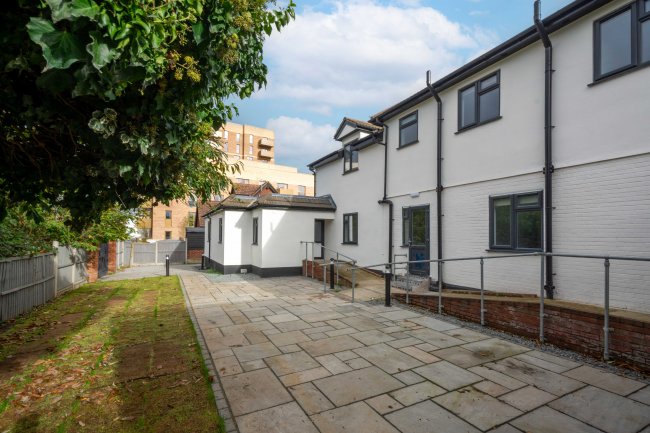 Alton House, 22 Sunrise Avenue, Hornchurch, Essex, RM12 4YS 7