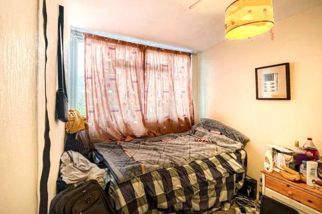 Flat 5, 168 Woodside Green, London SE25 5EW 1