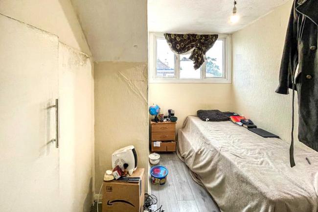 Flat 5, 168 Woodside Green, London SE25 5EW 1