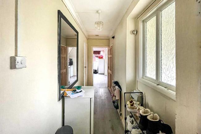 Flat 5, 168 Woodside Green, London SE25 5EW 1