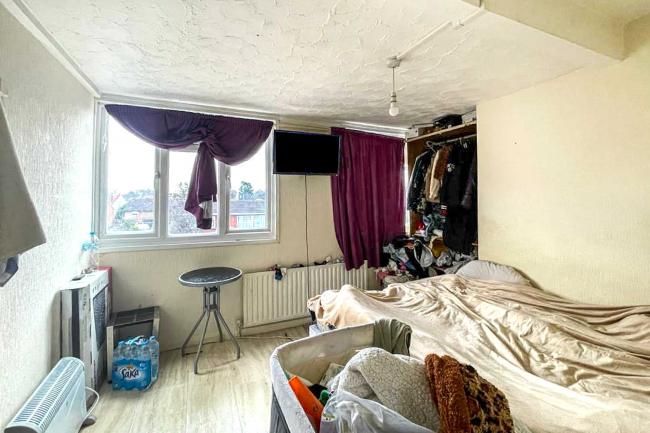Flat 5, 168 Woodside Green, London SE25 5EW 1