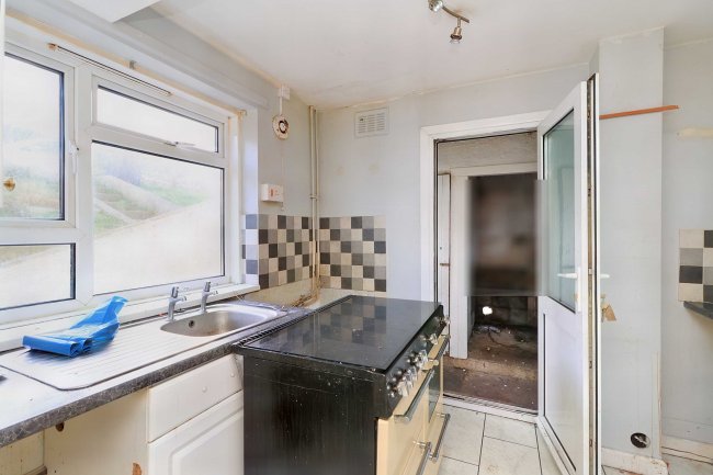 17 Harbour View Road, Castletown, Portland, DT5 1EW 2