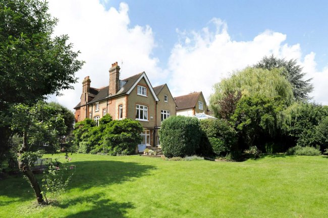 4 Ridgway Gardens, Wimbledon, London, SW19 4SZ 1