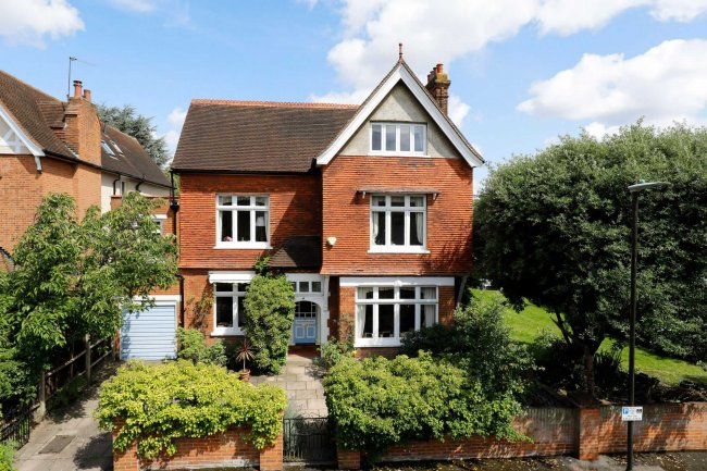 4 Ridgway Gardens, Wimbledon, London, SW19 4SZ 1