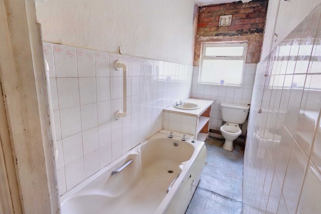 25 Banstead Terrace East, Leeds, Yorkshire, LS8 5PX 5