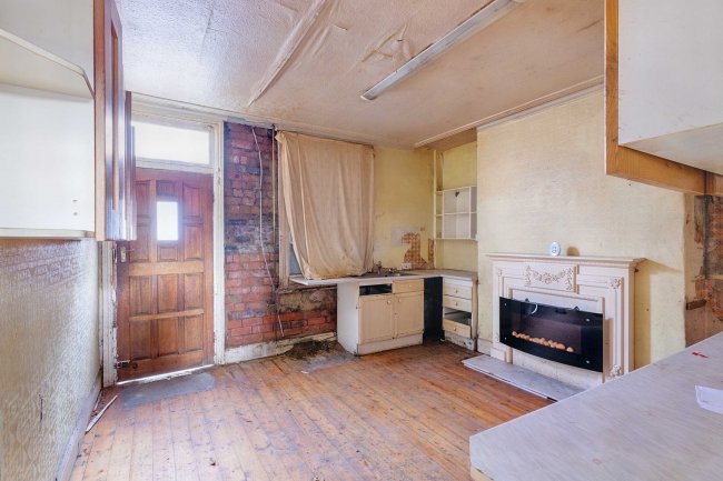 25 Banstead Terrace East, Leeds, Yorkshire, LS8 5PX 5