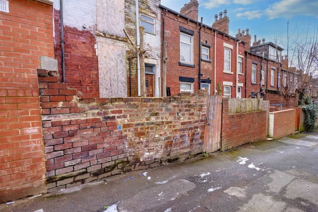 25 Banstead Terrace East, Leeds, Yorkshire, LS8 5PX 5