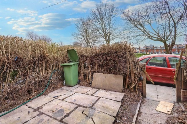 25 Banstead Terrace East, Leeds, Yorkshire, LS8 5PX 5