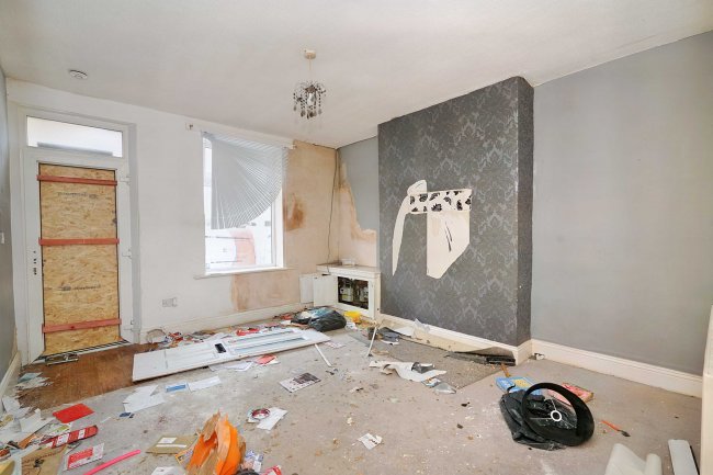 48 Laithe Street, Burnley, Lancashire, BB11 2LH 2