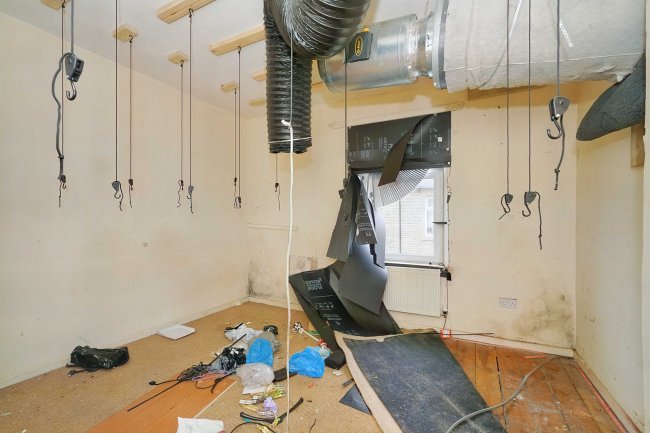 48 Laithe Street, Burnley, Lancashire, BB11 2LH 2