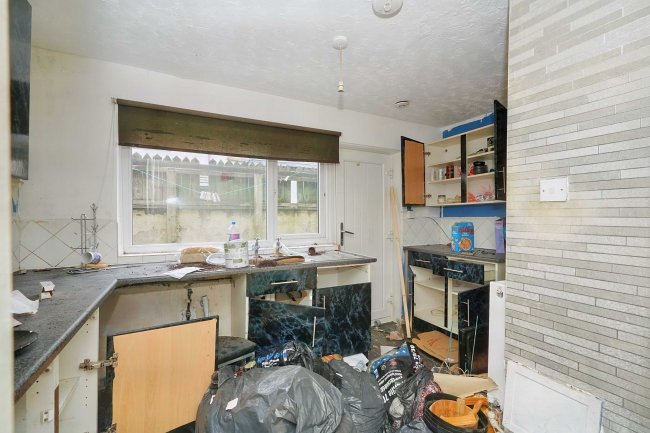 48 Laithe Street, Burnley, Lancashire, BB11 2LH 2