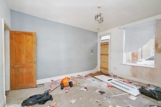 48 Laithe Street, Burnley, Lancashire, BB11 2LH 2