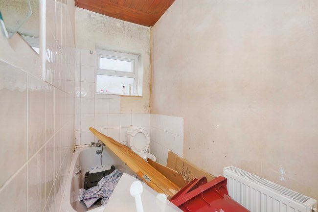 48 Laithe Street, Burnley, Lancashire, BB11 2LH 2