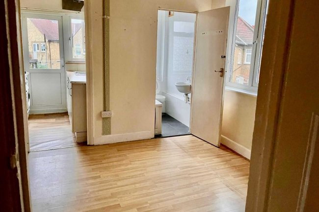 24 Kimble Road, Colliers Wood, London, SW19 2AS 1