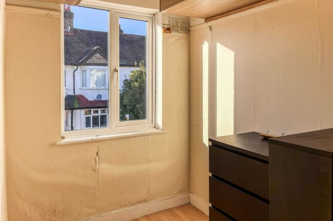 24 Kimble Road, Colliers Wood, London, SW19 2AS 1