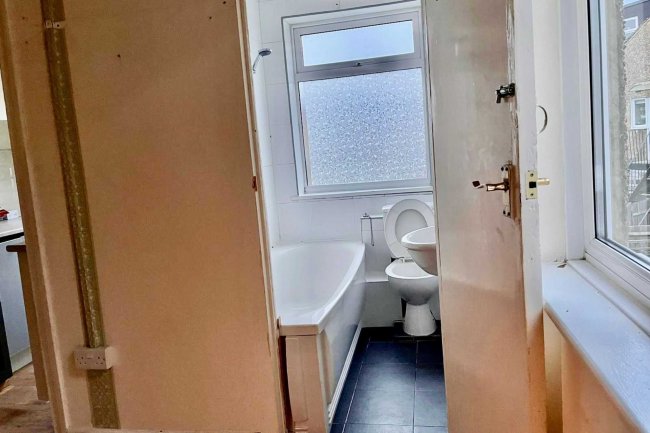 24 Kimble Road, Colliers Wood, London, SW19 2AS 1