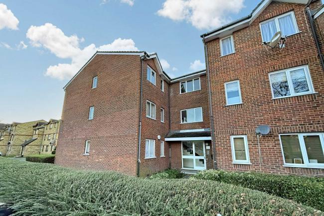 18 Martin Close, Edmonton, N9 8UE 5