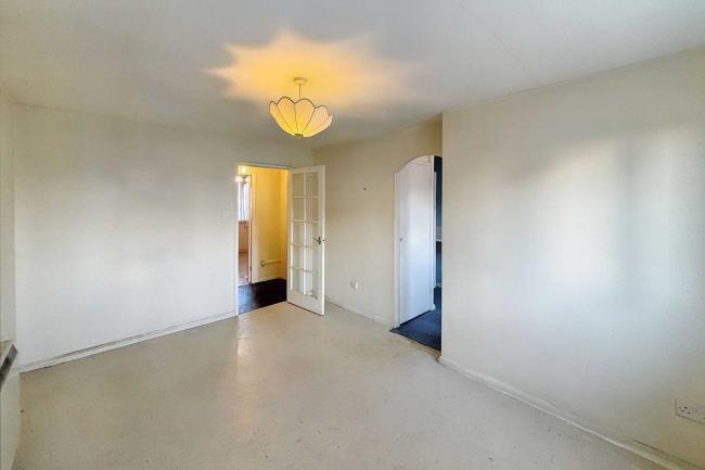 18 Martin Close, Edmonton, N9 8UE 5