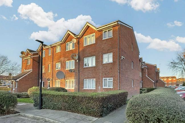 18 Martin Close, Edmonton, N9 8UE 5