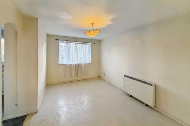 18 Martin Close, Edmonton, N9 8UE 5