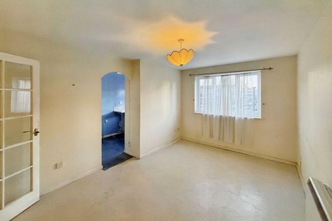 18 Martin Close, Edmonton, N9 8UE 5