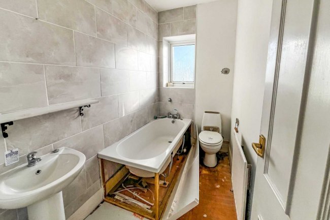 Second Floor Flat, 45 Central Parade, Herne Bay, CT6 5HZ 1