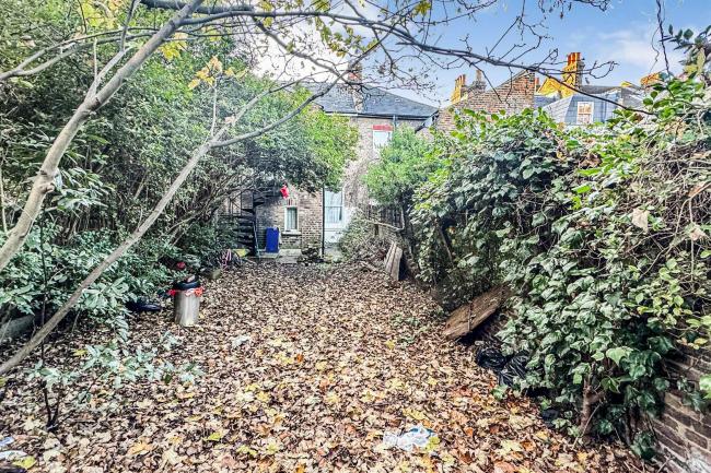 101A Endlesham Road, London, SW12 8JP 10