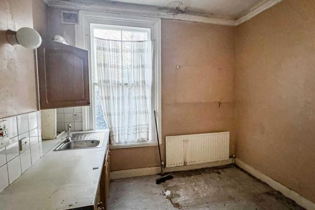 101A Endlesham Road, London, SW12 8JP 10