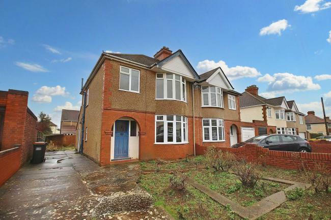 11 Birchdale Avenue, Bedford, MK42 8NU 4