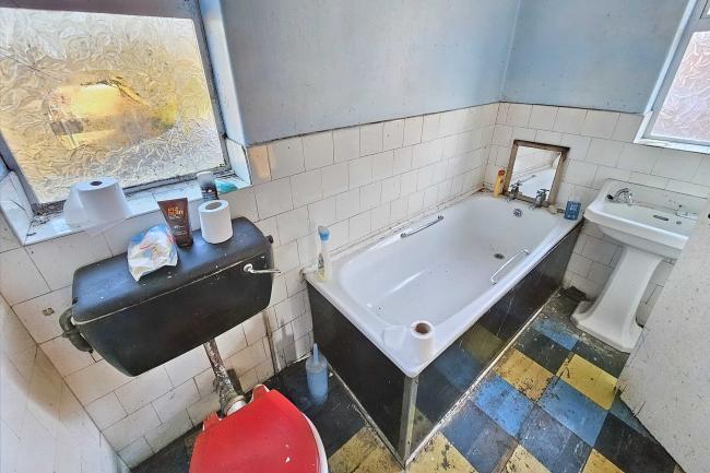 24 Queensway, Manchester, M44 6ND 9