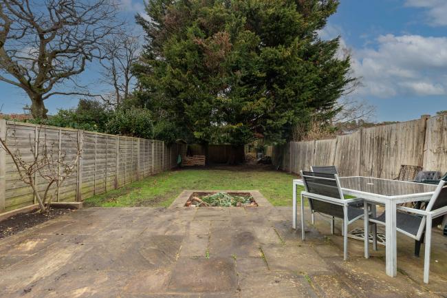 77 Chertsey Road, Windlesham, Surrey, GU20 6HD 4