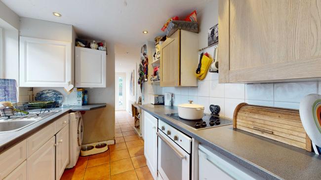 77 Chertsey Road, Windlesham, Surrey, GU20 6HD 4