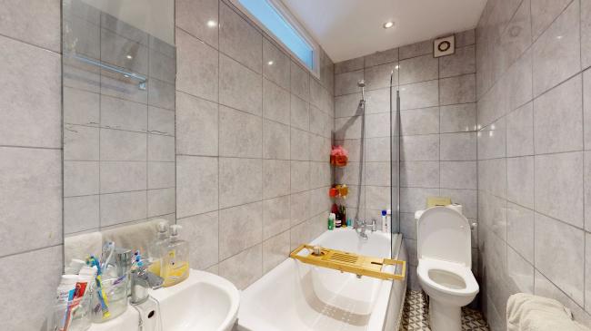 77 Chertsey Road, Windlesham, Surrey, GU20 6HD 4