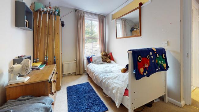 77 Chertsey Road, Windlesham, Surrey, GU20 6HD 4