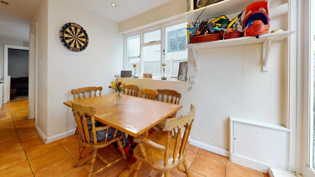 77 Chertsey Road, Windlesham, Surrey, GU20 6HD 4