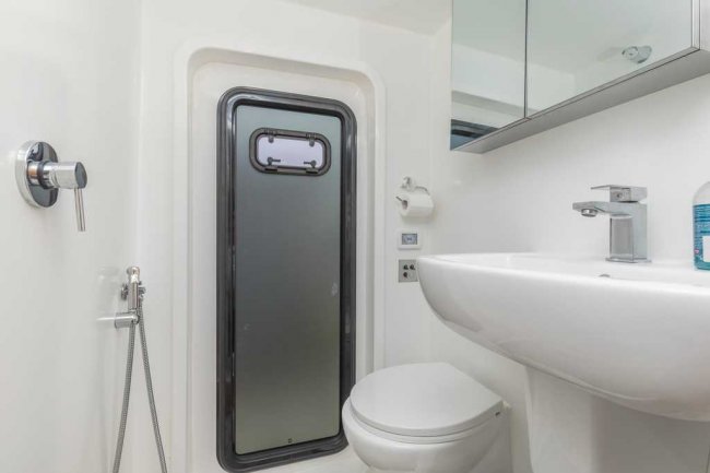 Houseboat and Berth, Eastern Concourse, Brighton Marina Village, Brighton, BN2 5SF 4