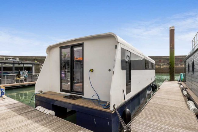 Houseboat and Berth, Eastern Concourse, Brighton Marina Village, Brighton, BN2 5SF 4