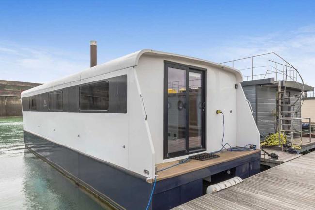 Houseboat and Berth, Eastern Concourse, Brighton Marina Village, Brighton, BN2 5SF 4