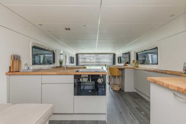 Houseboat and Berth, Eastern Concourse, Brighton Marina Village, Brighton, BN2 5SF 4