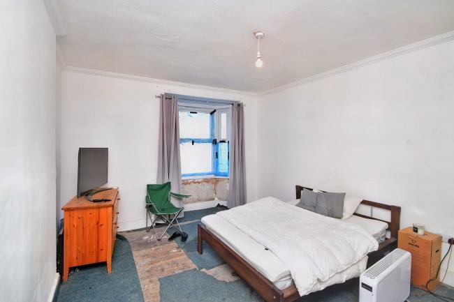 3 New Road, Llanelli, Dyfed, SA15 3DP 7