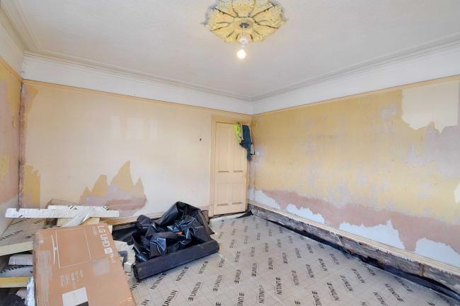 3 New Road, Llanelli, Dyfed, SA15 3DP 7