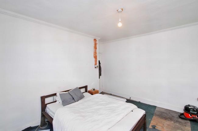 3 New Road, Llanelli, Dyfed, SA15 3DP 7