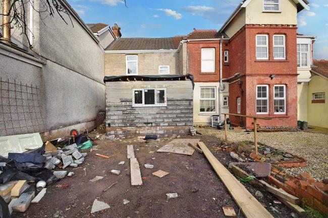 3 New Road, Llanelli, Dyfed, SA15 3DP 7