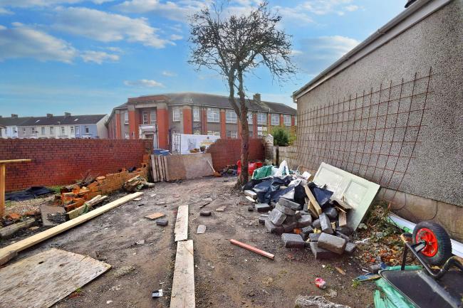 3 New Road, Llanelli, Dyfed, SA15 3DP 7