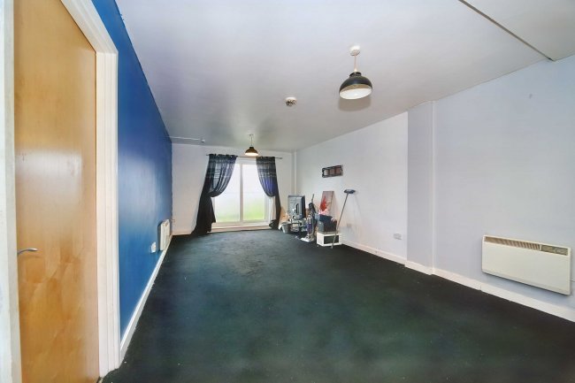 Flat 5, Tower Court, London Road, Newcastle, Staffordshire, ST5 1LT 2