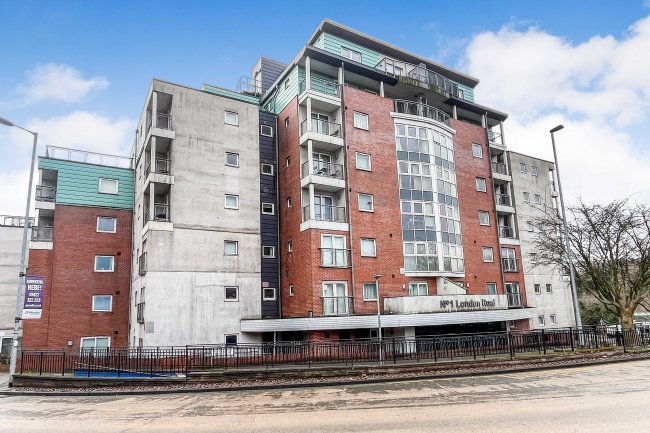 Flat 5, Tower Court, London Road, Newcastle, Staffordshire, ST5 1LT 2