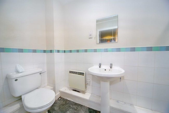 Flat 5, Tower Court, London Road, Newcastle, Staffordshire, ST5 1LT 2